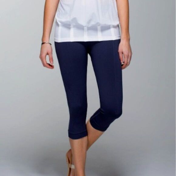 Lululemon In The Flow Crop II *Pattern - Picture 1 of 12
